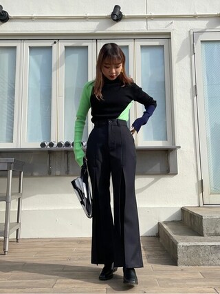 恵利香使用「UNITED TOKYO（モジュレーションタックフレアーパンツ）」的時尚穿搭