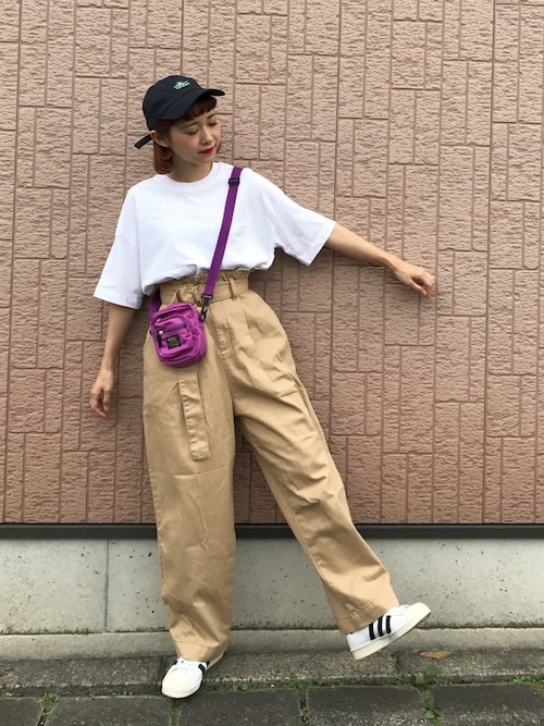 無地白×チノパン
