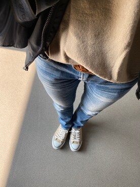 rinzu is wearing CONVERSE "CONVERSE ALL STAR COLORS OX (ﾍﾞｰｼﾞｭ) 32860669"