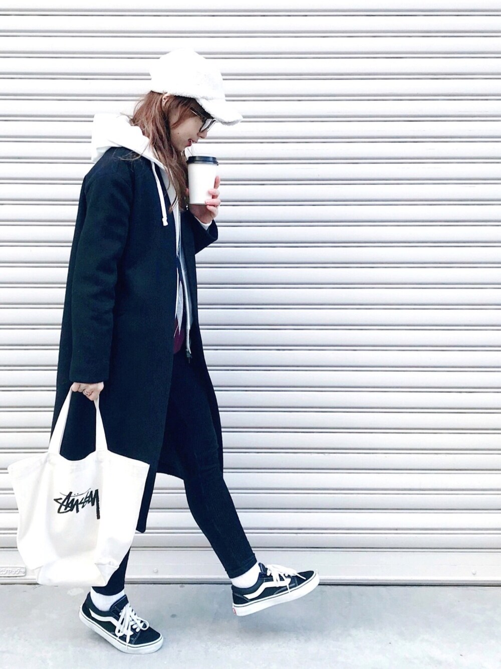 stussyロゴがポイントのLAストリート風