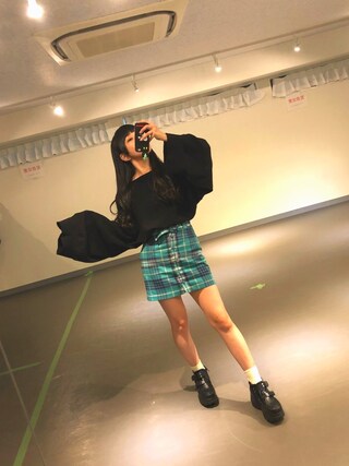 相沢梨紗使用「REDYAZEL（フロントボタンベルト付きチェック台形ミニスカート◆）」的時尚穿搭