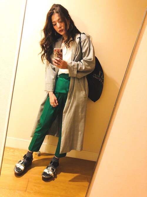 スザンヌ使用「FEMIND TOKYO（チェックゆるトレンチコート）」的時尚穿搭