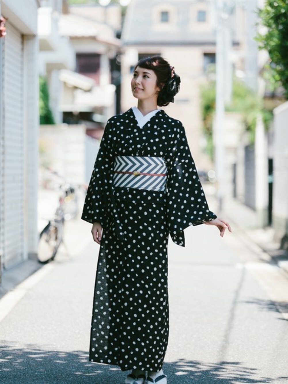水玉模様の着物は、ガーリーなイメージ♡