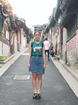 Yu Ping Huang is wearing QUEEN SHOP