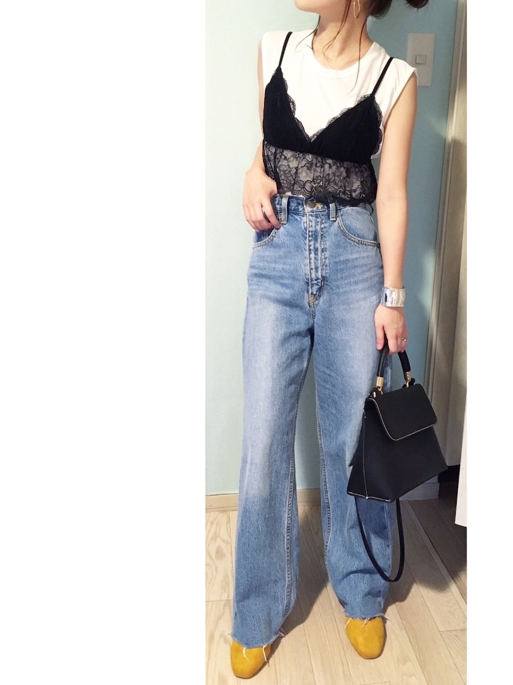 Tシャツに重ねて脱シンプル