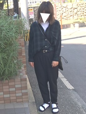 な つ み is wearing LEPSIM "T/R/PUテーパードパンツ　761850"