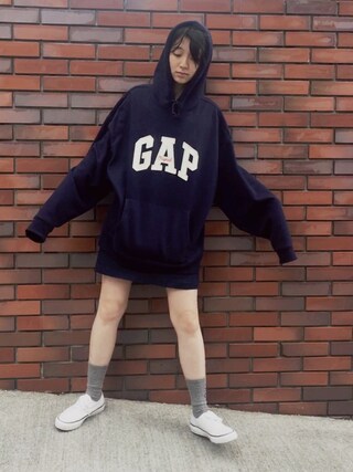 小谷実由 is wearing GAP