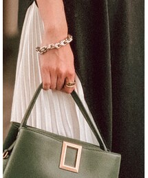 Isn't She? | リング