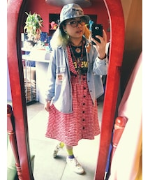 帽子 / under ground 日本旗魚花布 雙面
衣服 / uniqlo 
裙子 / 吊帶紅格裙
外套 / 古著牛仔外套 草裙搖擺
鞋 / vans (デニムジャケット)