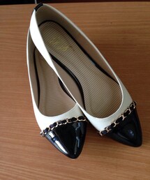 バイカラーのフラットパンプス(パンプス)