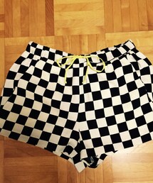 ZARA | チェッカー柄ショートパンツ
ネオンイエローがポイント！(その他パンツ)