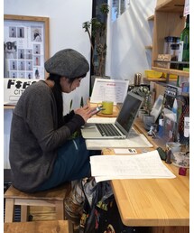デスクワーク中のあっこ先輩。 | その他