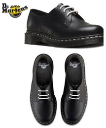 Dr. Martens | 珍しいホワイトステッチで新鮮さが増します！🙂(シューズ)