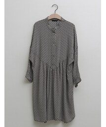 ジオメトリックパターンヘンリーネックシャーリングスタイルワンピース(マタニティウェア/グッズ)