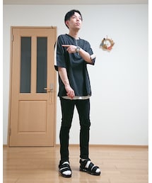 袖のラインをアピールしたポーズ | ペン類