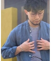 無印良品 | リネン100%のバンドカラーシャツ、約4,000円。上品な光沢があって、グレーっぽいブルーがとてもきれいです。(シャツ/ブラウス)