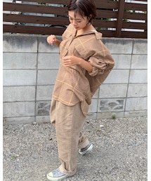 サイドです。 シャツは片方インです。 | トップス