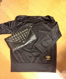 adidasオフショルTOPs(その他トップス)