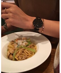 上品ぶってる手元 | アナログ腕時計