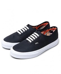 VANS | Deluxeの別注モデル
MA-1の生地を使用(スニーカー)