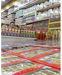 駄菓子屋のお婆ちゃんみたいな雰囲気オジサン | その他