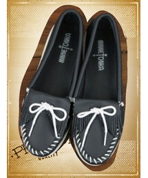 Minnetonka | ミネトンカ モカシン*
スムースモカシンは季節を選ばずコーデしやすいのが魅力。
二色展開なのでお好みの色をお選び下さい。(シューケア用品)