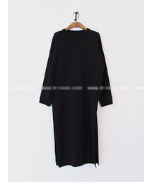 ロングスリット入りニットワンピース(ワンピース)