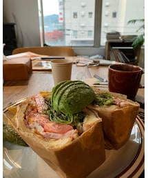洒落たカフェでのメガサンド🥪 | その他