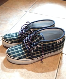 VANS | CHUKKA
紐は麻紐を編んで作りました♪(スニーカー)