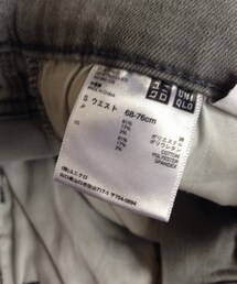 UNIQLO | グレーのスキニー(デニムパンツ)
