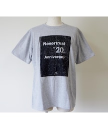 NEVER TRUST | NEVERTRUST（ネバートラスト）　　20th Anniversary Tシャツ GRY(Tシャツ/カットソー)
