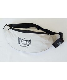 NEVER TRUST | NEVERTRUST（ネバートラスト）　　WAIST BUM BAG ウエストポーチ WHT(ボディバッグ/ウエストポーチ)