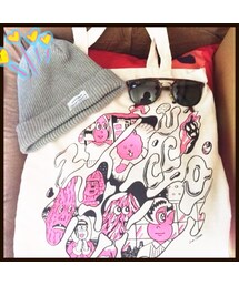 ご近所セット。かばんはzuccaのおまけ。
サングラスはレイバン、帽子はもらいもの。(トートバッグ)