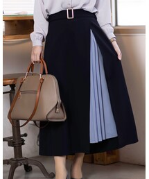 is amulet. | スカート