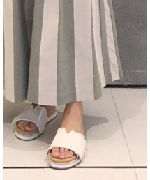 initial | サンダル