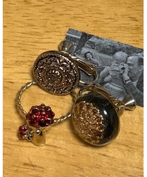 no brand | セットだけどデザインが片方ずつ違うの！お気に入り！ボタンみたいな、秋冬特に付けたくなるやつ〜(イヤリング)