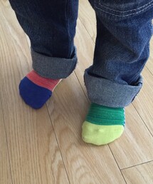 西松屋 | 一応靴下履いてるし、お互いのシェアしてカラフルに仕上がってます…(ソックス/靴下)
