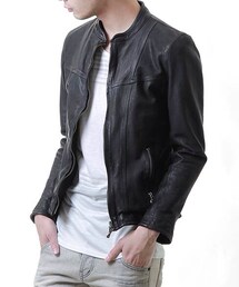 SRIVER | SRIVER leatherblouson
オイルを閉じ込める加工やウォッシュ加工を施したレザーブルゾン。
シンプルなのでスタイルを選ばずに着ることが可能。(ライダースジャケット)