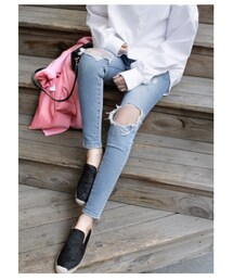 DHOLIC | 膝ダメージカットアウトスキニージーンズ
(デニムパンツ)