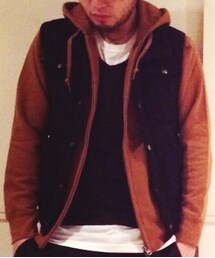 UNIQLO | キャメルのジップアップパーカー。(パーカー)