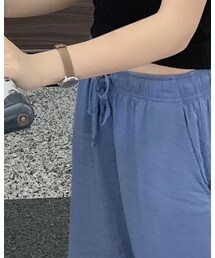 UNIQLO | 在泰国逛优衣库的时候随手抓的，质量不错，但是很容易皱！！但穿上身又不会显得很差～(チノパンツ)