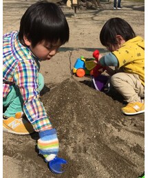 砂遊びに夢中 | その他