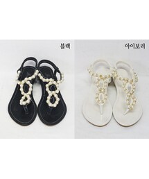 ビーズをあしらったフェミニンサンダル(サンダル)