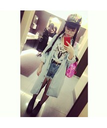 FOREVER 21 | Vii&co :淺藍長版襯衫外套 
              超厚底基本款綁帶靴
              bitch金鍊
Et外星人飛碟恐懼症:forever21老鷹短版背心
lulus:抓破高腰短褲
Alice shop :粉色雷射包
I老虎u兔:花花棒球帽

(タンクトップ)