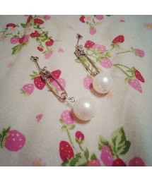 minneで買った安全ピンとパールのピアス(ピアス（両耳用）)