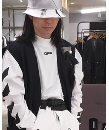 off white | トップス