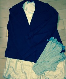 紺のトレンチコート
中の白のブラウス
ベージュのキュロット
グレーのニーハイです☻（靴下屋
他はブランド忘れましたっ！(トレンチコート)