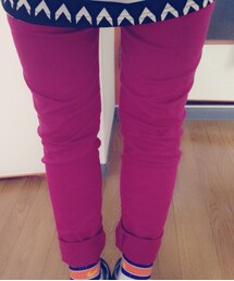 赤のスキニーパンツ(その他パンツ)