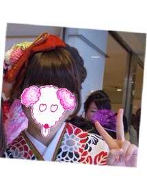 卒業式の髪型です。ショートなんですが
まとめてもらいました。
大きなリボンは母の手作りで20年前
ぐらいのものです。(ブローチ/コサージュ)