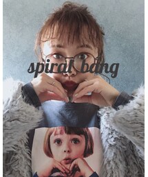 スパイラルバング★ | ロンT女の子のポーズ真似っこ♡笑(メガネ)